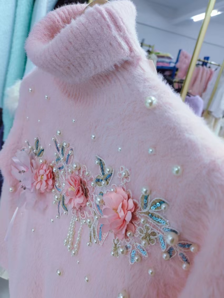 Розовый свитер с высоким ворот – обзор и цена Winter Clothing Photo