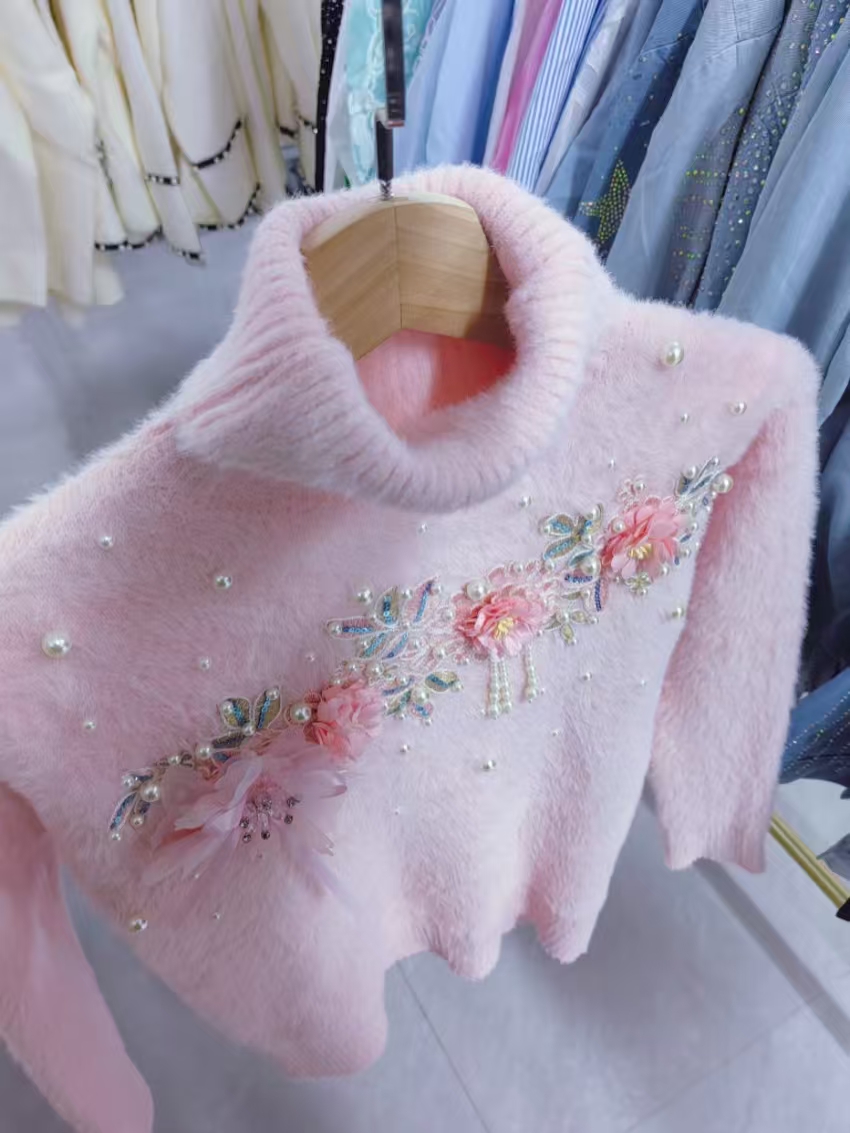 Розовый свитер с высоким ворот – обзор и цена Winter Clothing Photo