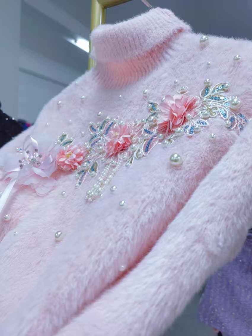 Розовый свитер с высоким ворот – обзор и цена Winter Clothing Photo